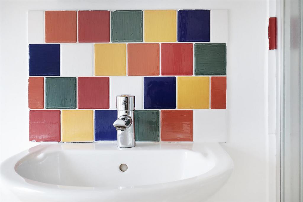 En-suite 2.jpg