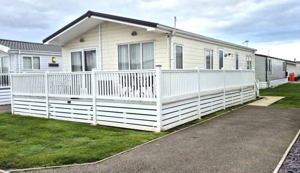 Lodge Outside 4e10e3104307a8aaa7c27dfda8508a27