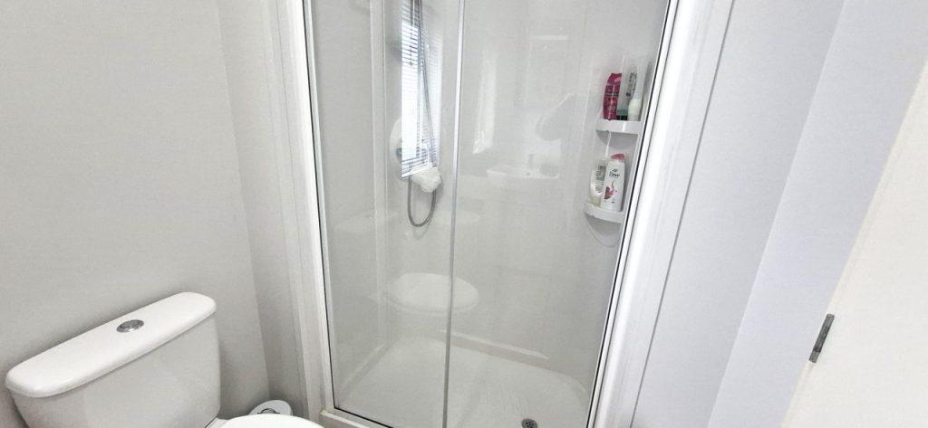 Lodge Ensuite 2of2 871b456f4e6b007490bfd548f625e66