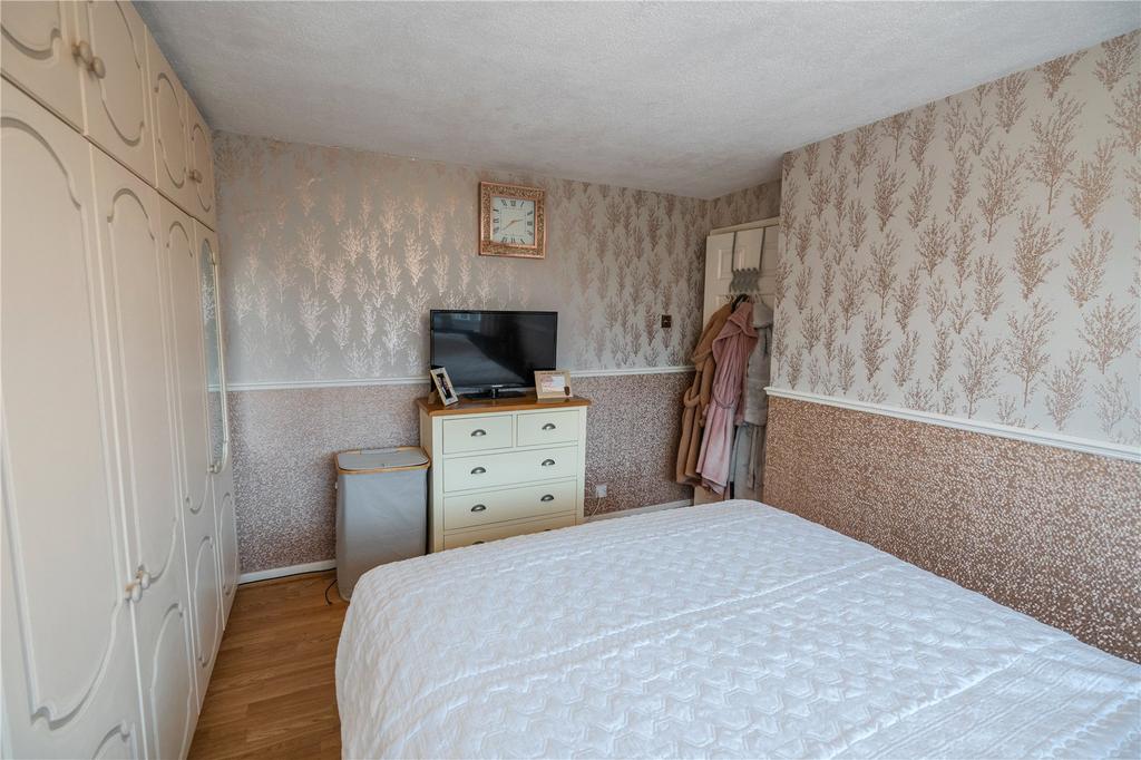 Bedroom 1 (2)