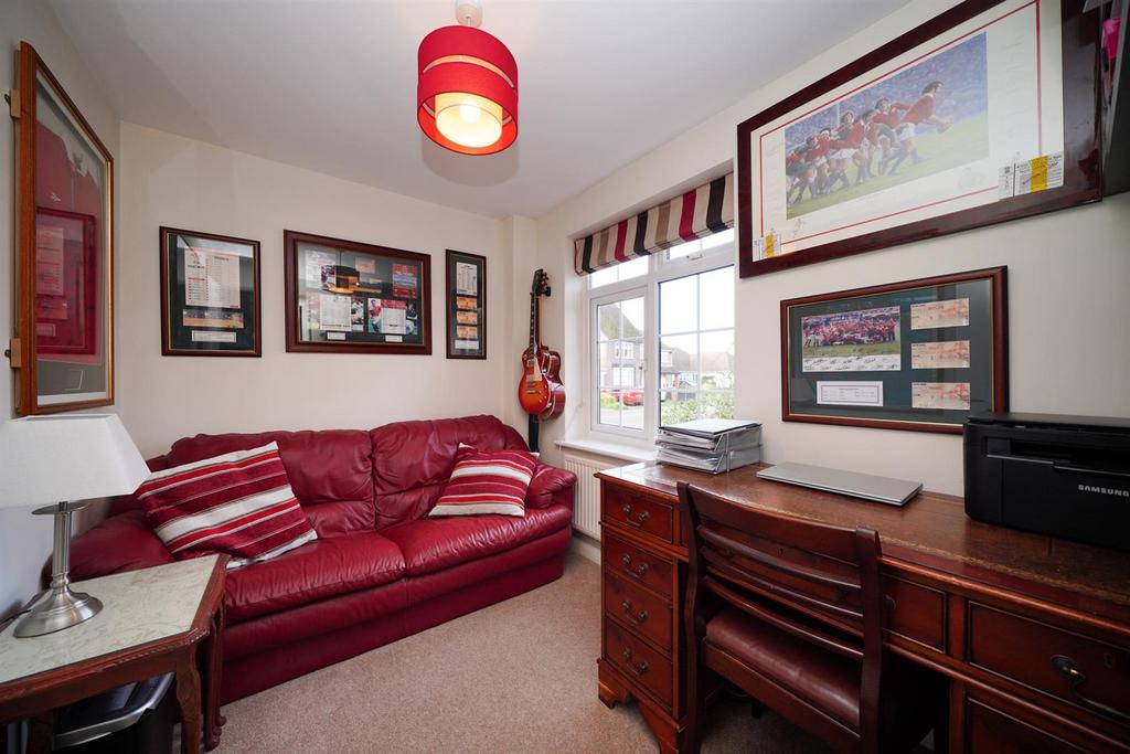 20-Moor-End-Close-study.jpg