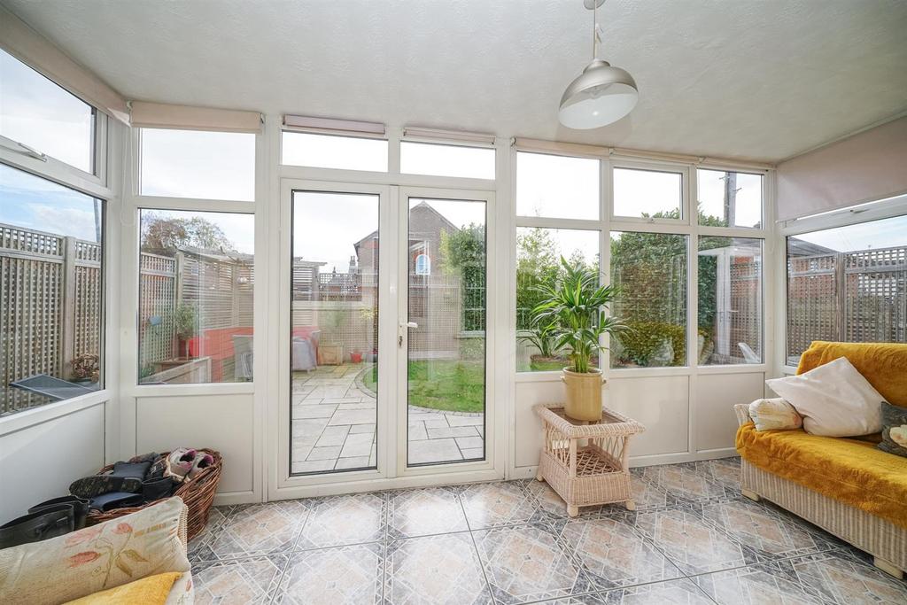 20-Moor-End-Close-conservatory.jpg