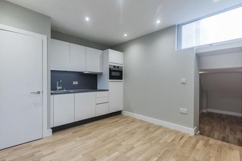 Studio to rent, Gerard Court