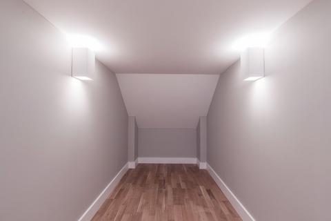 Studio to rent, Gerard Court