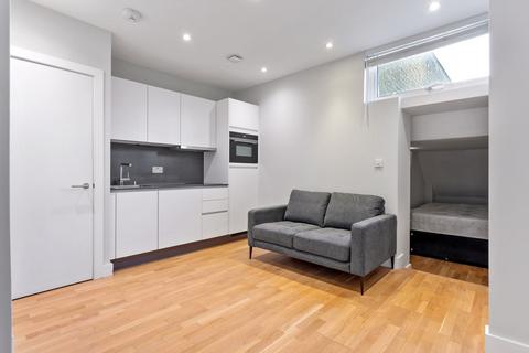 Studio to rent, Gerard Court
