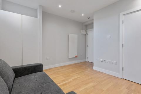 Studio to rent, Gerard Court