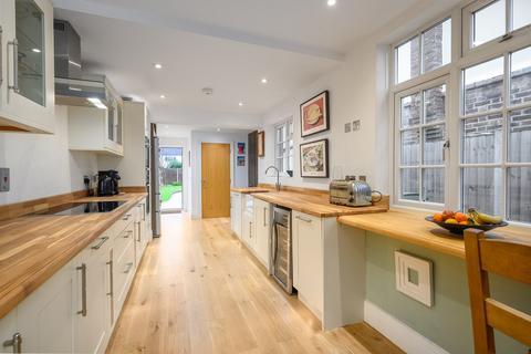 undefined, Meadowside, Walton-on-Thames, KT12