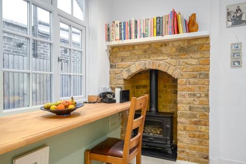 undefined, Meadowside, Walton-on-Thames, KT12