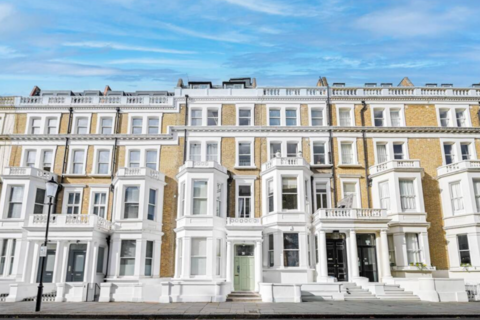 Studio to rent, London SW5