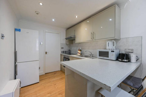 Studio to rent, London SW5