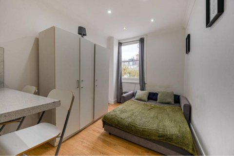 Studio to rent, London SW5