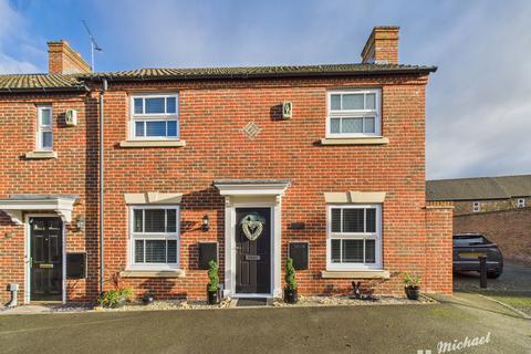 2 bedroom end of terrace house for sale, Napier Road, Aylesbury, Buckinghamshire