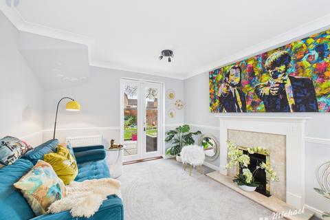 2 bedroom end of terrace house for sale, Napier Road, Aylesbury, Buckinghamshire