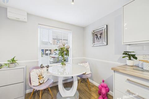 2 bedroom end of terrace house for sale, Napier Road, Aylesbury, Buckinghamshire