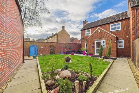 2 bedroom end of terrace house for sale, Napier Road, Aylesbury, Buckinghamshire