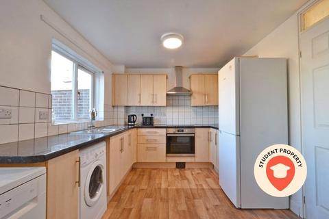 4 bedroom semi-detached house to rent, Sheldrake Drive, Stapleton, Bristol, Bristol, BS16