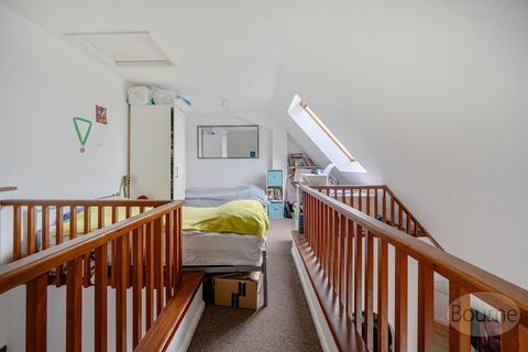 undefined, Hodgson Gardens, Guildford, Surrey, GU4