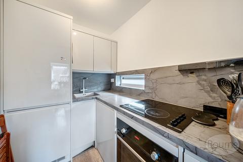 1 bedroom apartment for sale, Hodgson Gardens, Guildford, Surrey, GU4