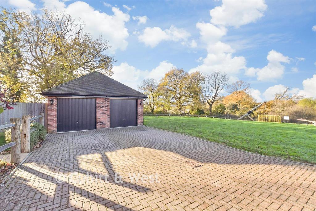 Driveway/Parking