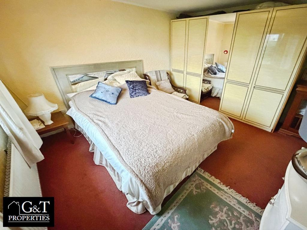Second bedroom