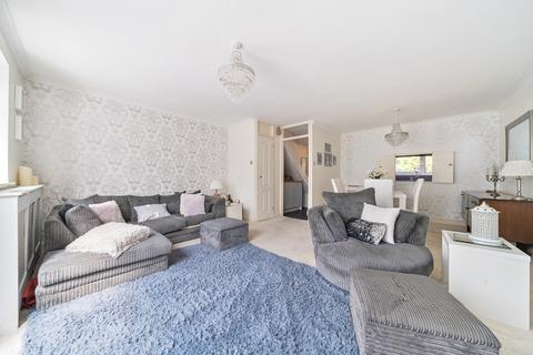 3 bedroom terraced house to rent, Louvain Road Greenhithe DA9