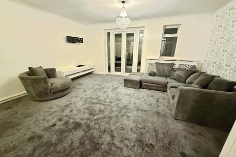 3 bedroom terraced house to rent, Louvain Road Greenhithe DA9