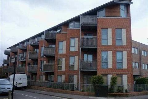 2 bedroom apartment to rent, Edith Court, Bedfont