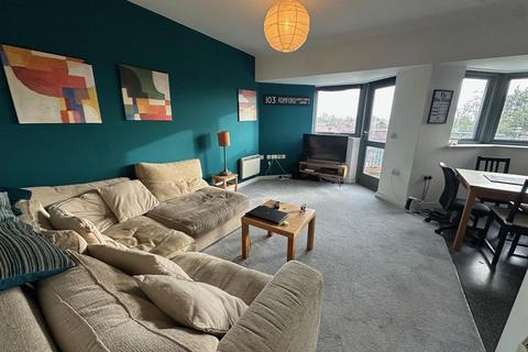 2 bedroom apartment to rent, Edith Court, Bedfont