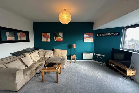 2 bedroom apartment to rent, Edith Court, Bedfont