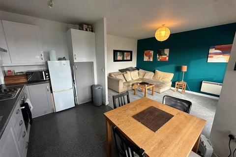 2 bedroom apartment to rent, Edith Court, Bedfont