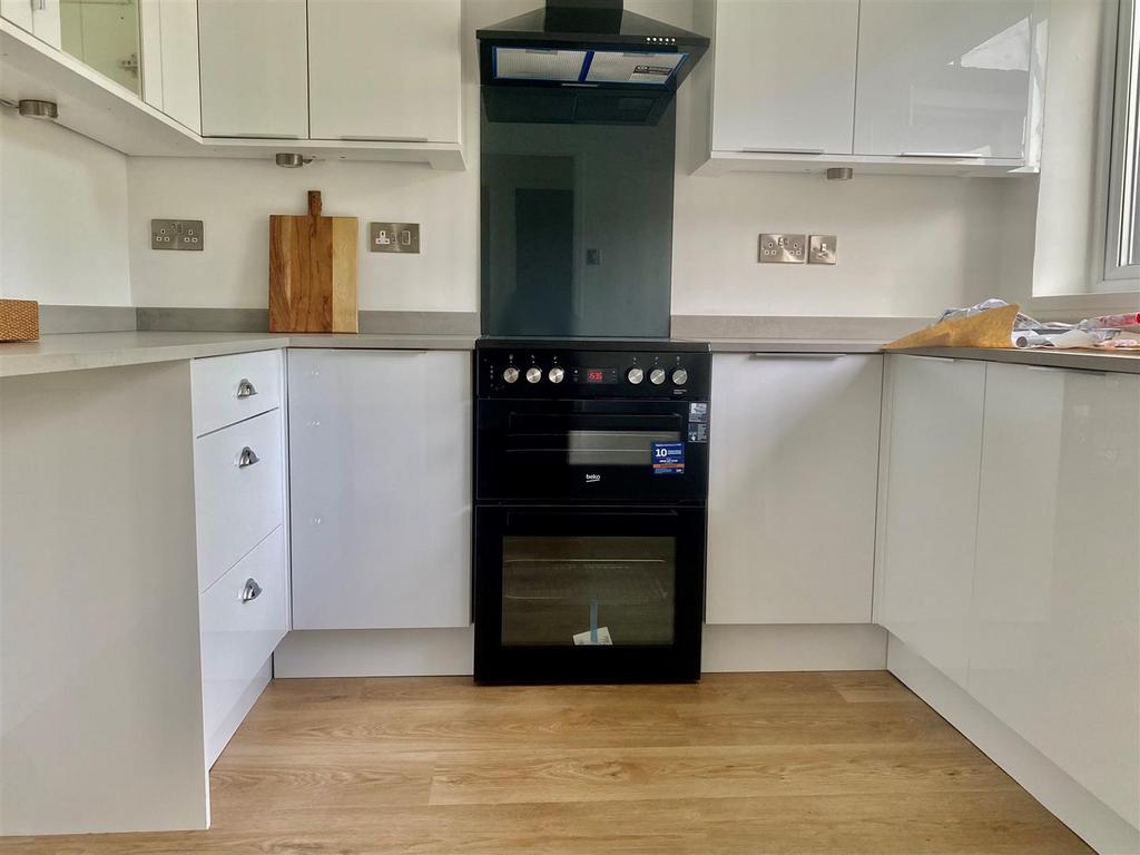 Kitchen (1).jpg