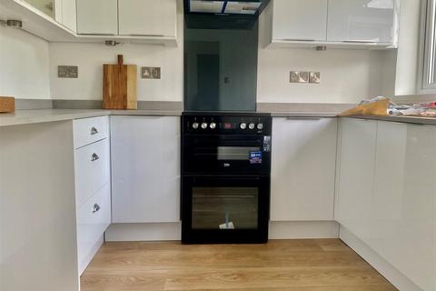3 bedroom terraced house to rent, Burnside Gardens, Walsall