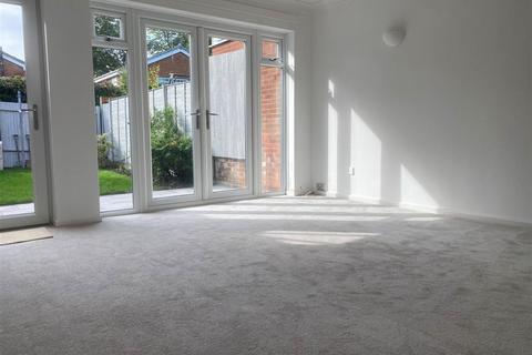 3 bedroom terraced house to rent, Burnside Gardens, Walsall