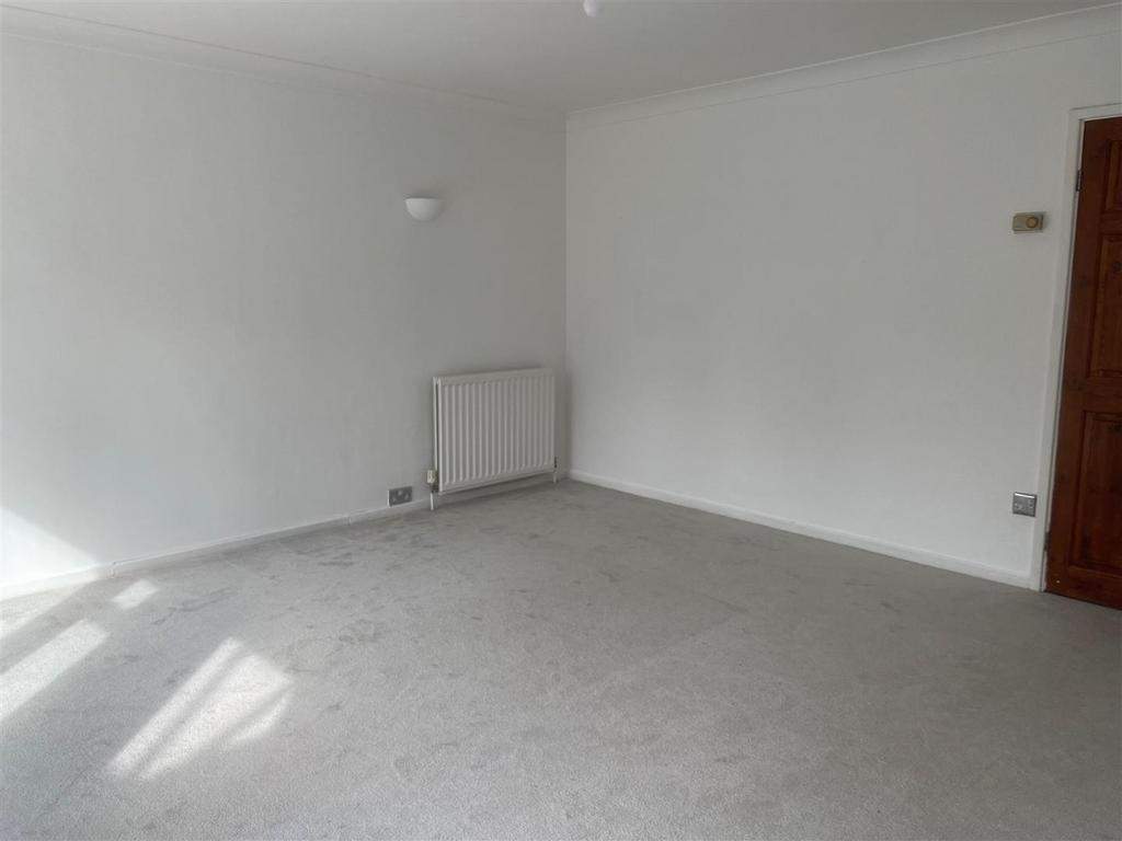 Living room 3.jpg