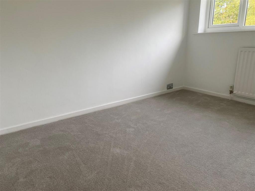 Bedroom 1.jpg