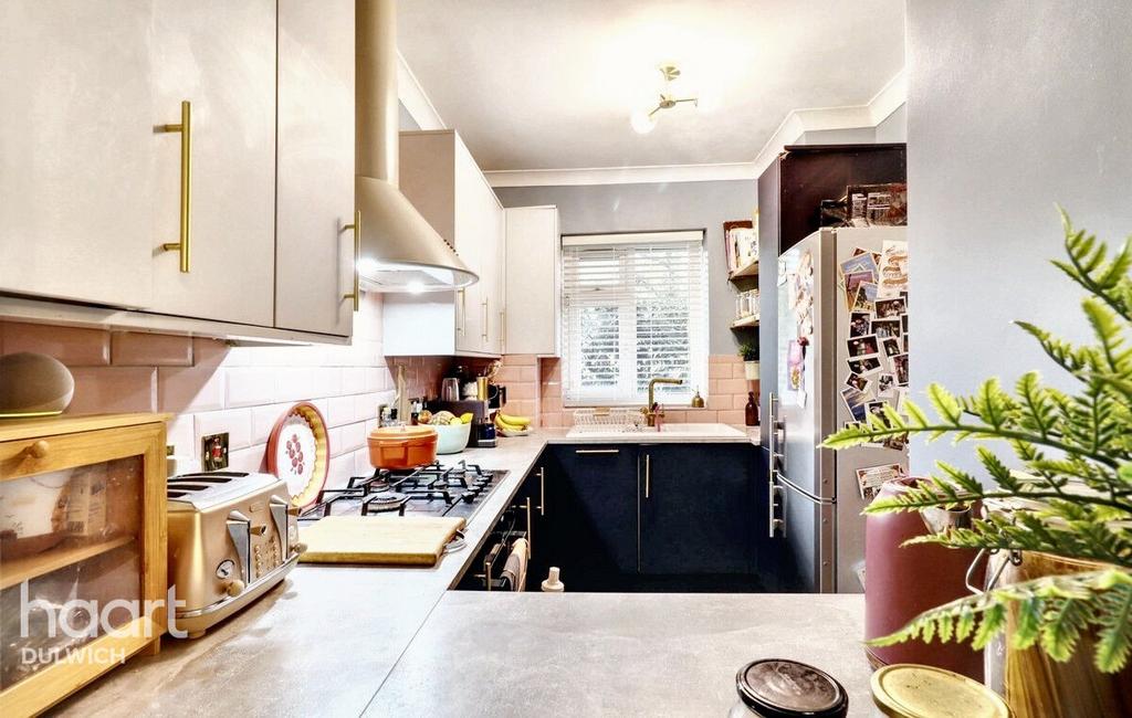 Perry Vale, LONDON 3 bed flat - £400,000
