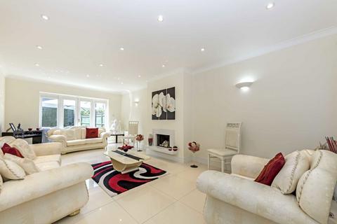 undefined, Warwick Close, Hampton TW12
