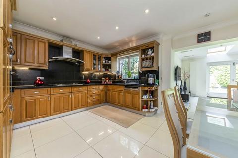 undefined, Warwick Close, Hampton TW12