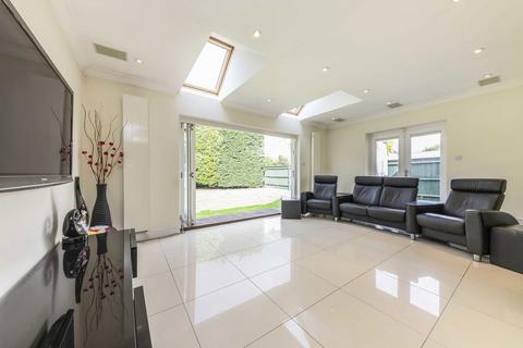 undefined, Warwick Close, Hampton TW12