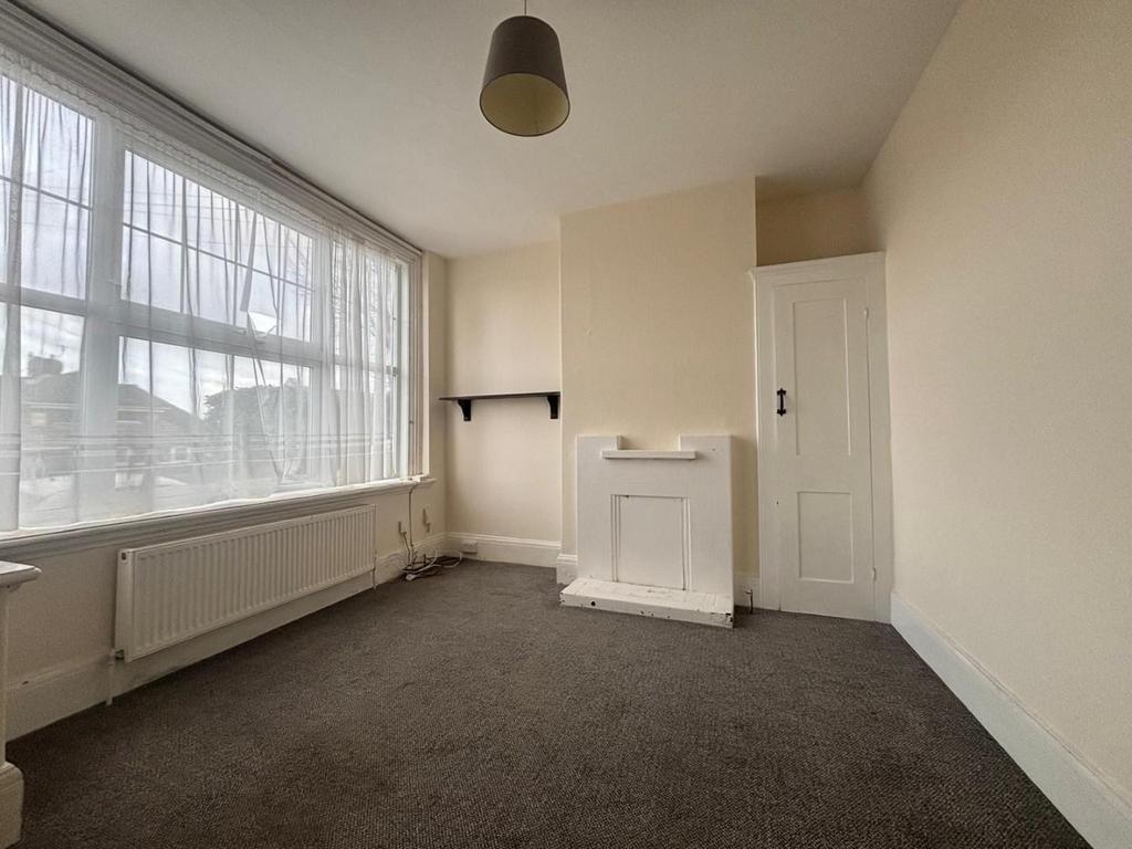 Lounge 2.jpg