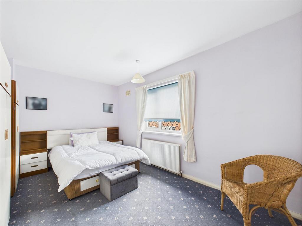 Bed 1.jpg