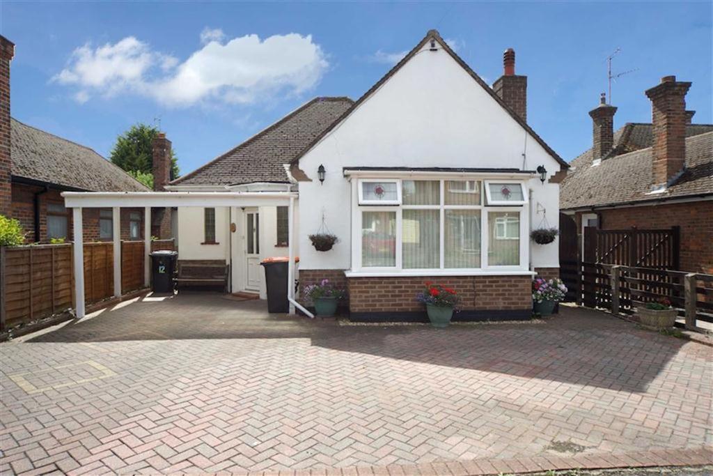 Ridgeway Drive, Dunstable, Bedfordshire, LU5 3 bed detached bungalow
