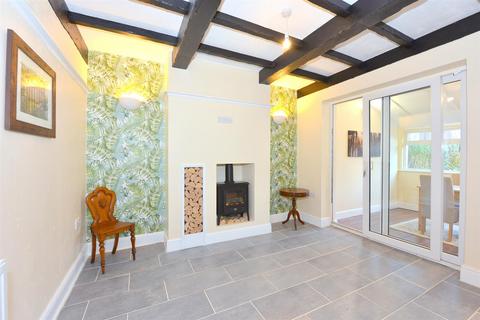 3 bedroom terraced house for sale, Whitchurch Road, Sundorne, Shrewsbury