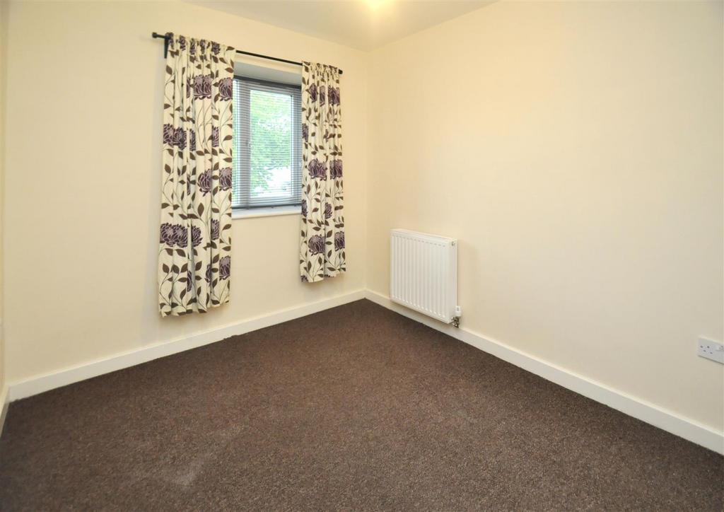 6 Wessex Road Bed2.jpg