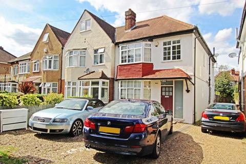 undefined, Hall Road, Isleworth TW7