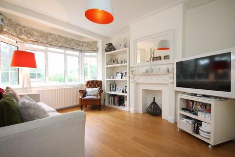 undefined, Hall Road, Isleworth TW7