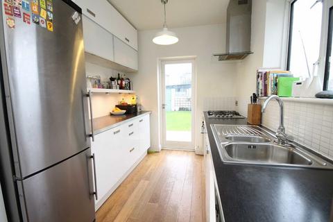 undefined, Hall Road, Isleworth TW7