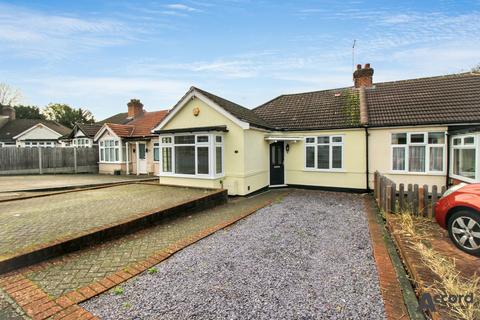 2 bedroom semi-detached bungalow to rent, Fontayne Avenue, Romford, RM1