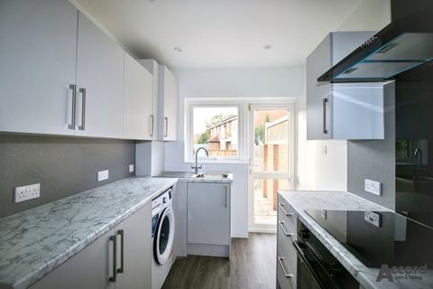 2 bedroom semi-detached bungalow to rent, Fontayne Avenue, Romford, RM1
