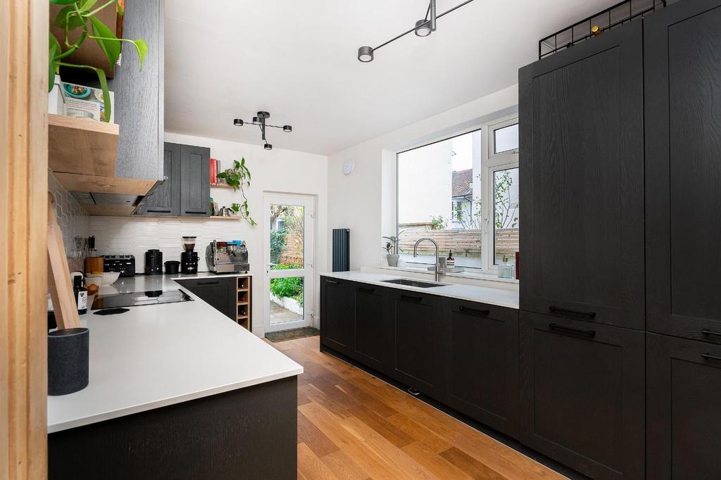 8 V8 ARD - Kitchen F.jpg